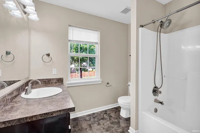 $2,000 | 1507 West Edinburgh Bend, Bloomington, IN 47403