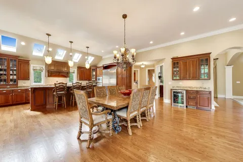 $1,100,000 | 31 Prairie Lane, Wayne, IL 60184