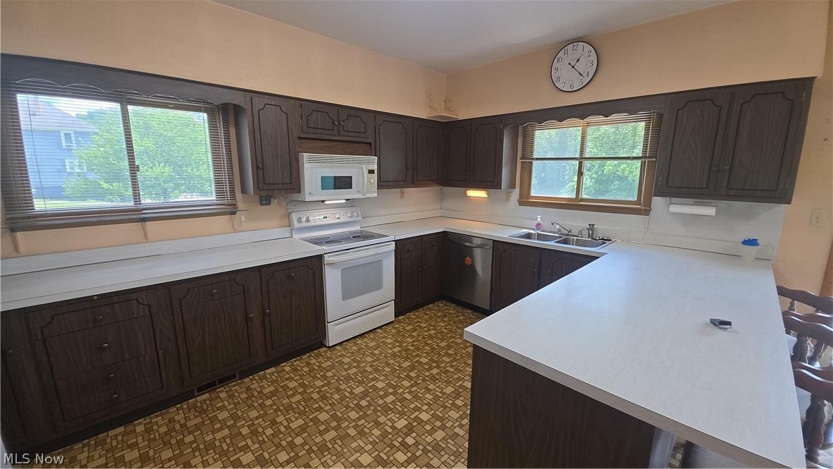 54878 National Road Bridgeport, OH 43912 - Photo 11 of 41