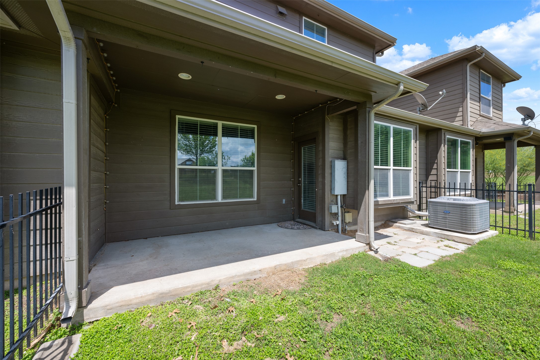 211 Parable Cove Pflugerville, TX 78660 - Photo 36 of 40 Covered patio featuring a concrete slab and recessed lighting