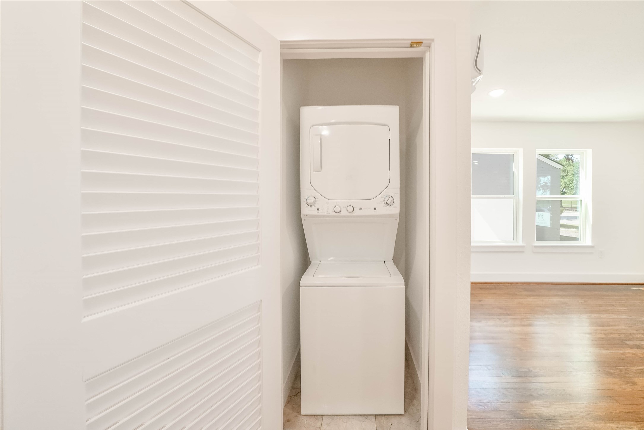 6620 Lawndale Street, Unit 4 Houston, TX 77023 - Photo 3 of 6 a close view of washer and dryer