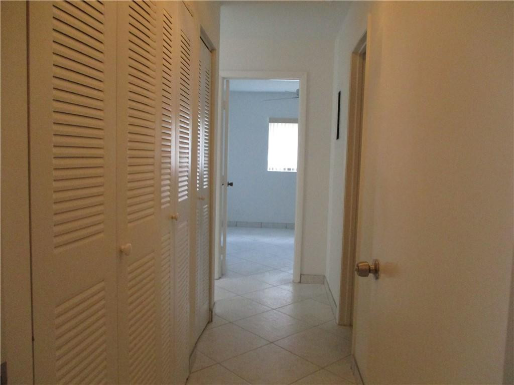 8897 Echo Lane, Unit D Boca Raton, FL 33496 - Photo 23 of 32 Hallway