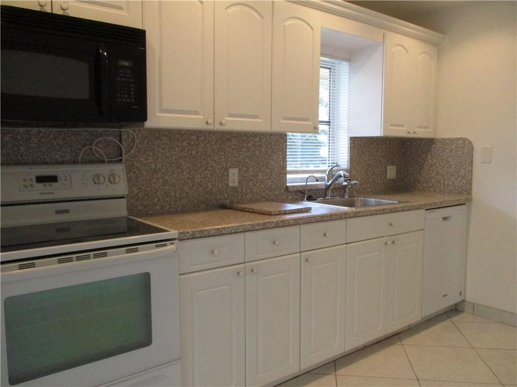 8897 Echo Lane, Unit D Boca Raton, FL 33496 - Photo 5 of 32 Photo 5