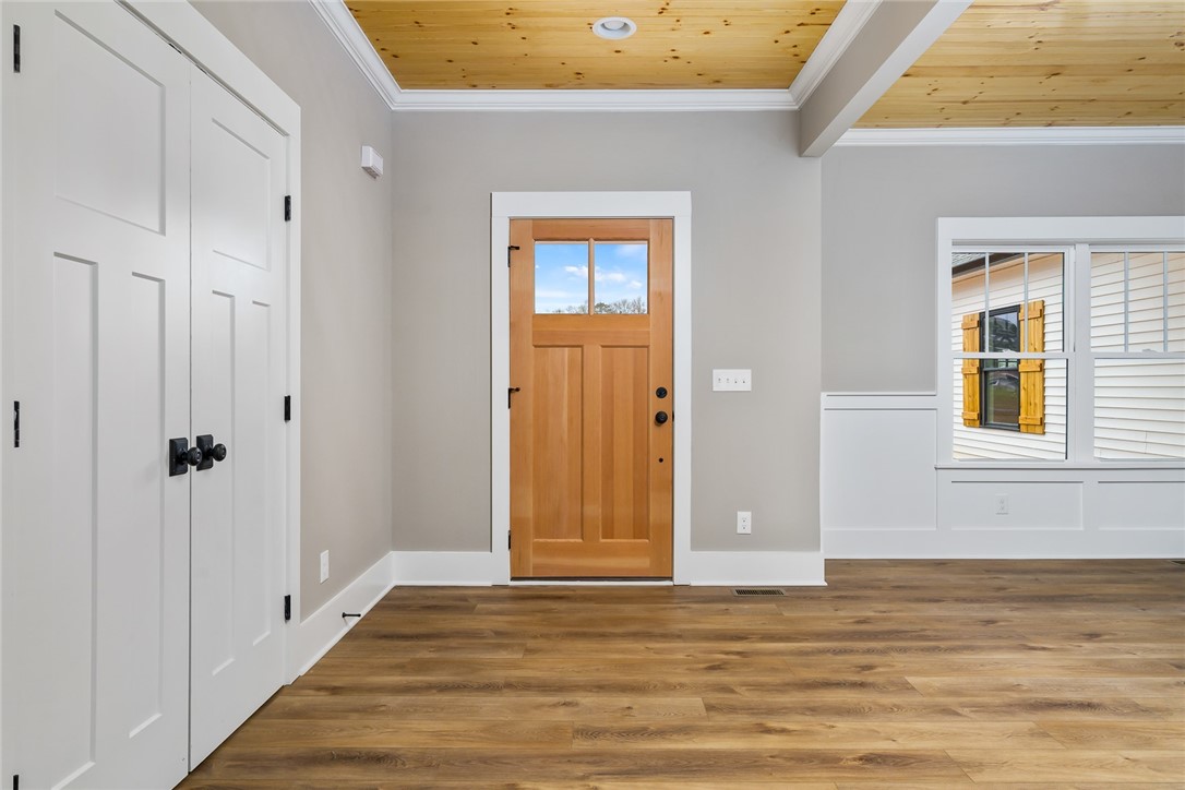 725 Coneross Creek Road Seneca, SC 29678 - Photo 4 of 44 Gallery Image 4