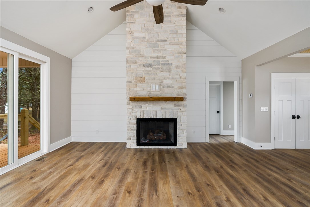 725 Coneross Creek Road Seneca, SC 29678 - Photo 9 of 44 Gallery Image 9