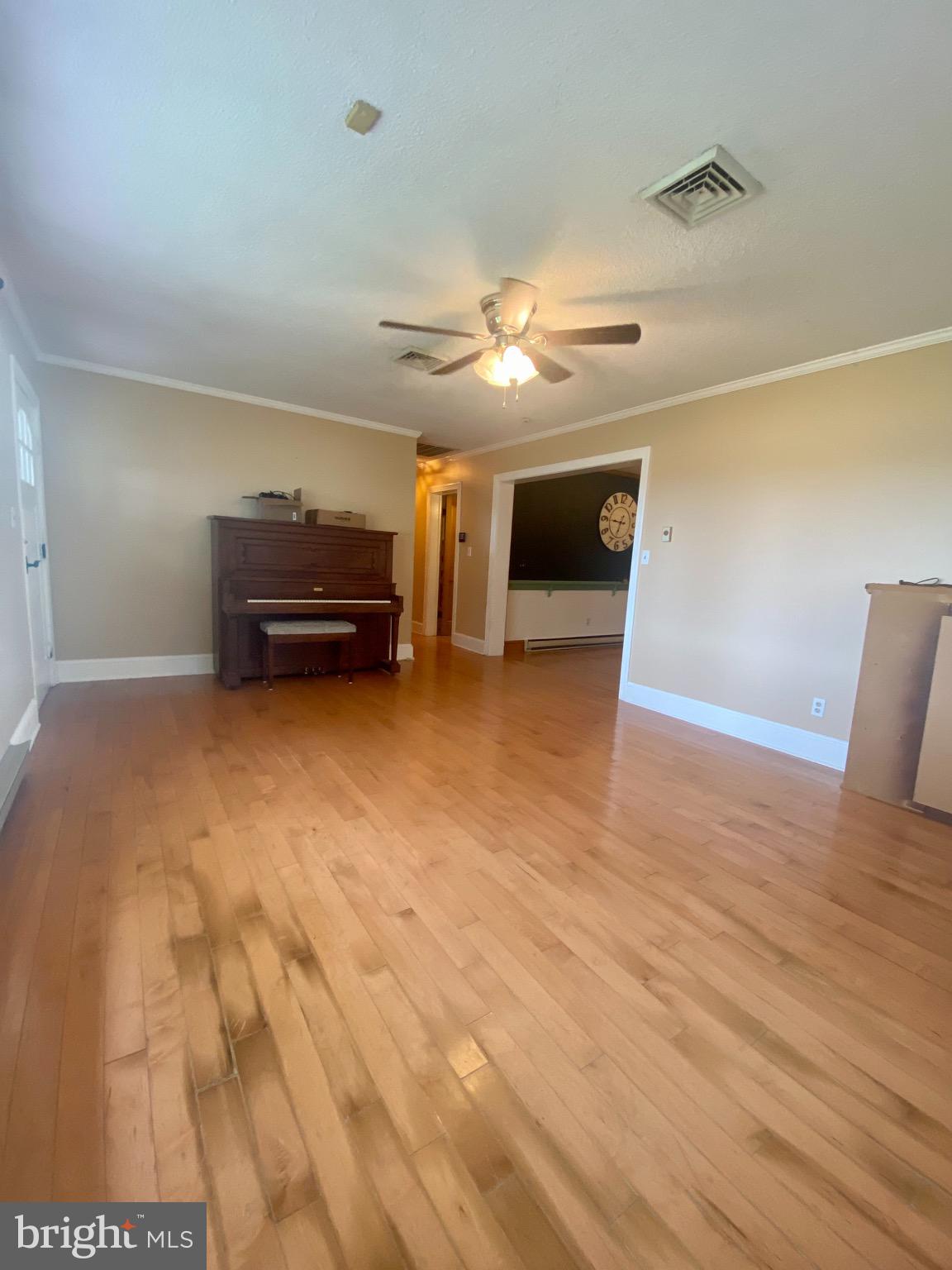 8868 Bacons Road Delmar, DE 19940 - Photo 5 of 36 Living room