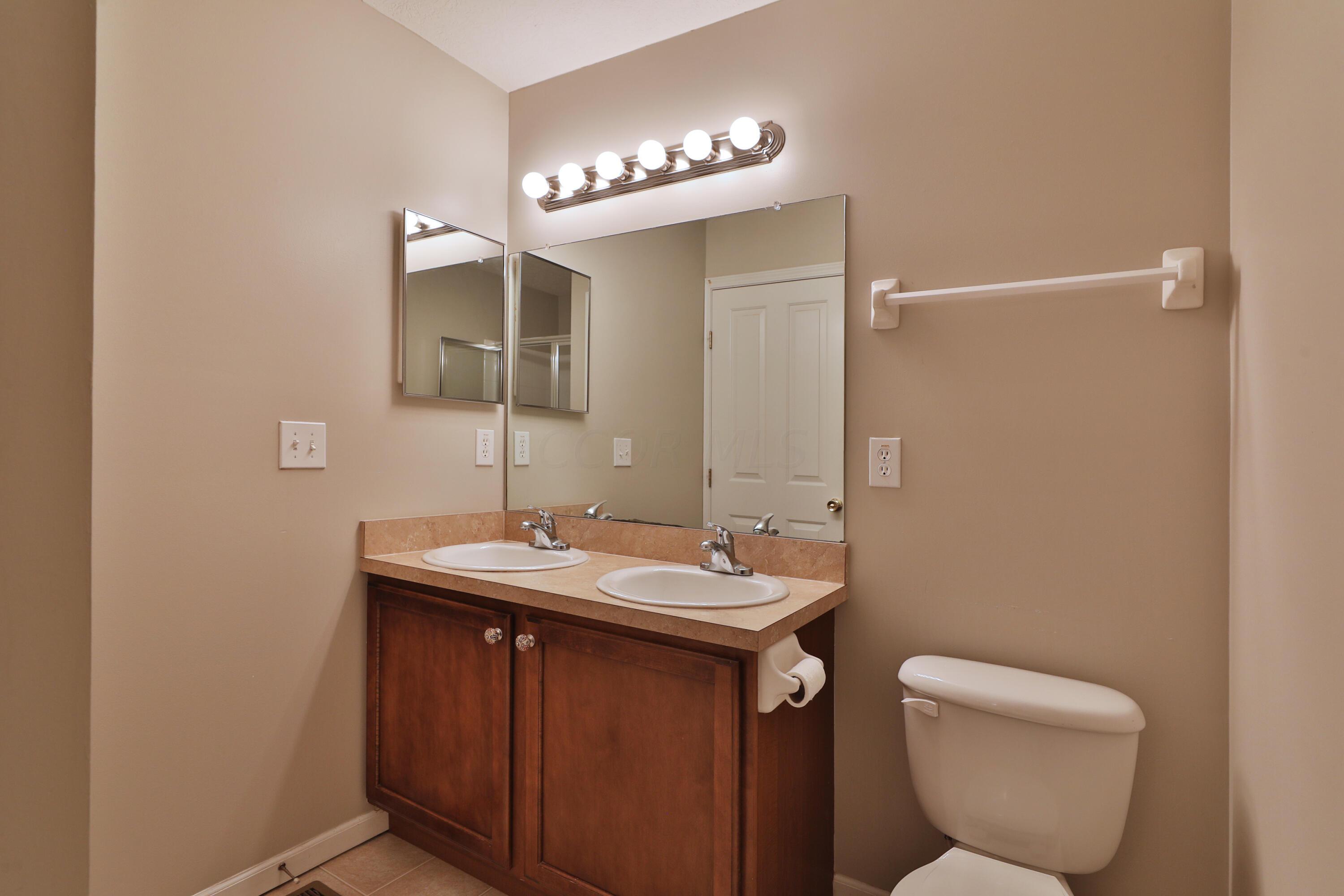 52 Traditions Way Powell, OH 43065 - Photo 24 of 39 En suite bath 2