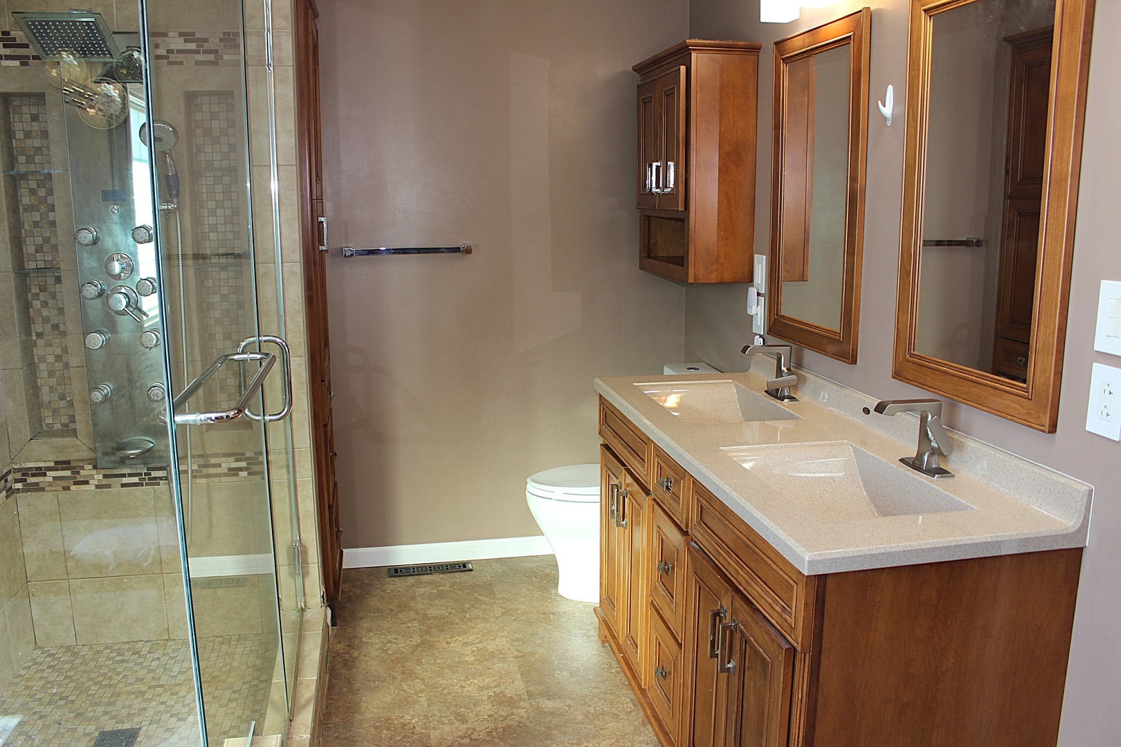 7629 White Oak Road Clinton, IL 61727 - Photo 39 of 47 a bathroom with double sink and two mirror