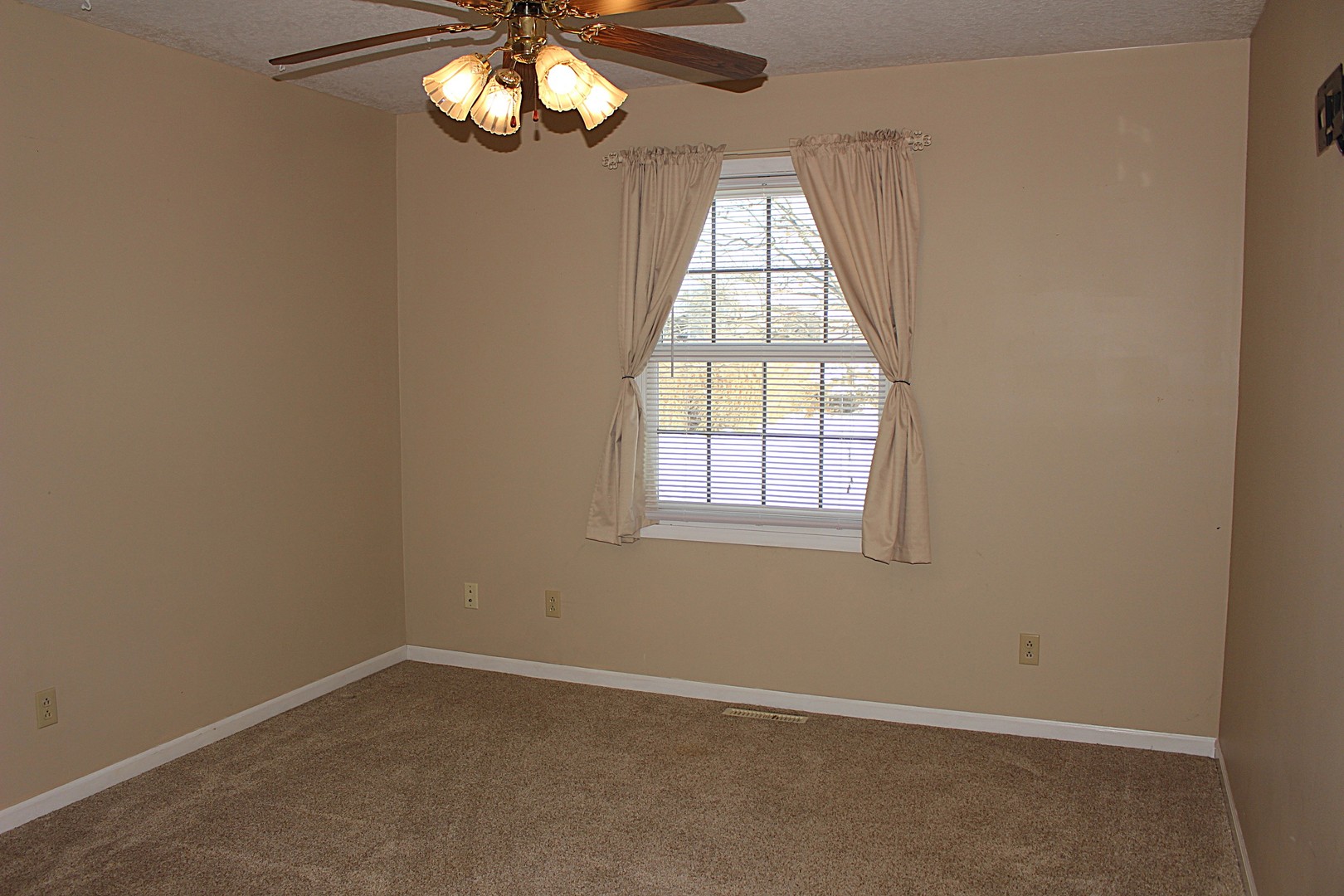 7629 White Oak Road Clinton, IL 61727 - Photo 45 of 47 an empty room that has a window