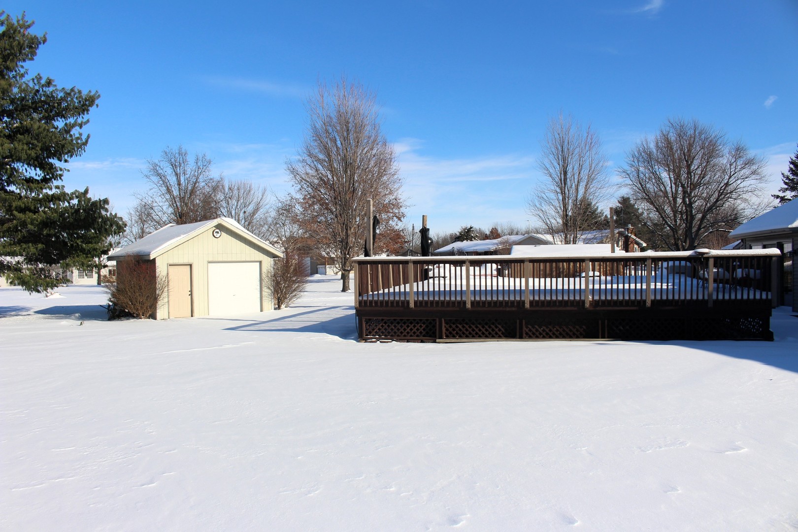 7629 White Oak Road Clinton, IL 61727 - Photo 7 of 47 a swimming pool view with a large trees in the background
