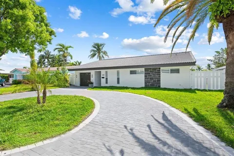 a view of house with a garden