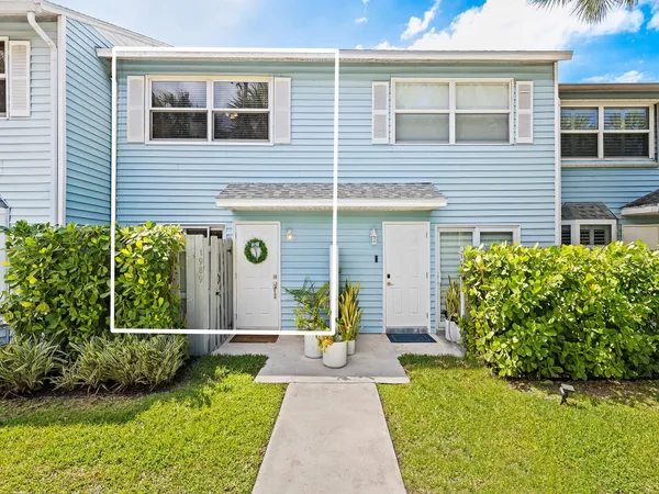 $2,700 | 1989 Northeast 15th Avenue, Unit 1989, Fort Lauderdale, FL 33305