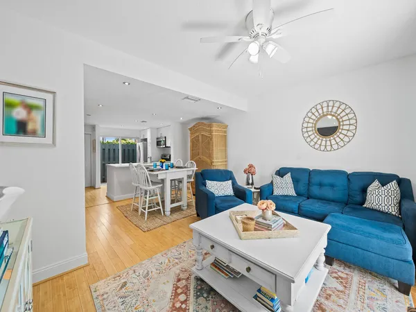 $2,700 | 1989 Northeast 15th Avenue, Unit 1989, Fort Lauderdale, FL 33305