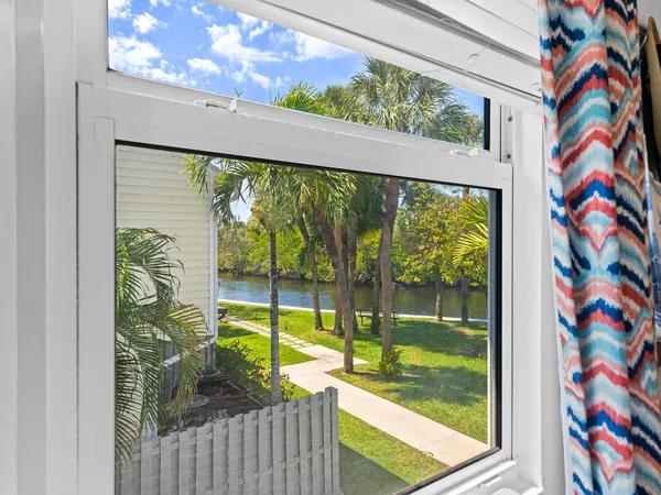 $2,700 | 1989 Northeast 15th Avenue, Unit 1989, Fort Lauderdale, FL 33305