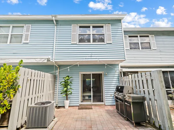 $2,700 | 1989 Northeast 15th Avenue, Unit 1989, Fort Lauderdale, FL 33305