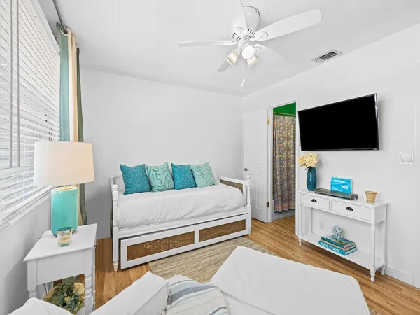 $2,700 | 1989 Northeast 15th Avenue, Unit 1989, Fort Lauderdale, FL 33305