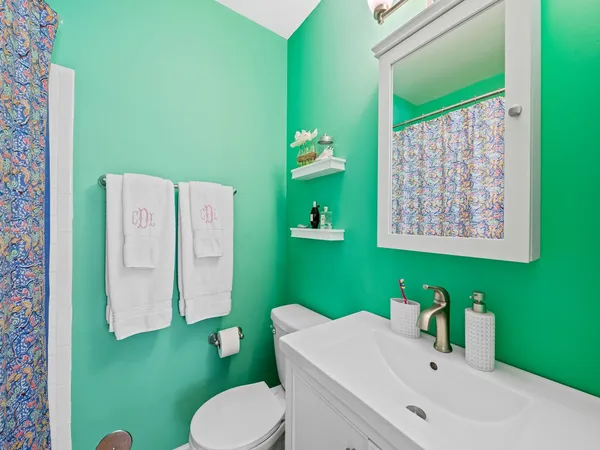 $2,700 | 1989 Northeast 15th Avenue, Unit 1989, Fort Lauderdale, FL 33305