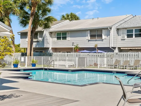 $2,700 | 1989 Northeast 15th Avenue, Unit 1989, Fort Lauderdale, FL 33305