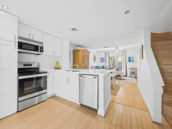 $2,700 | 1989 Northeast 15th Avenue, Unit 1989, Fort Lauderdale, FL 33305