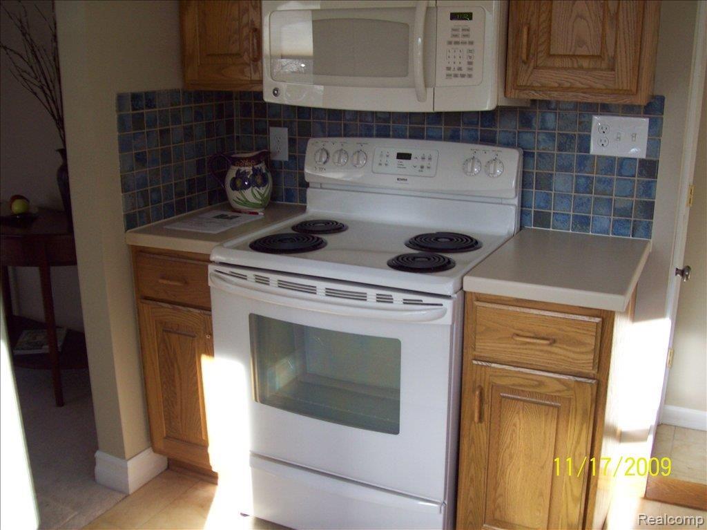 30596 Six Mile Road Livonia, MI 48152 - Photo 9 of 16 6 MILE 016
