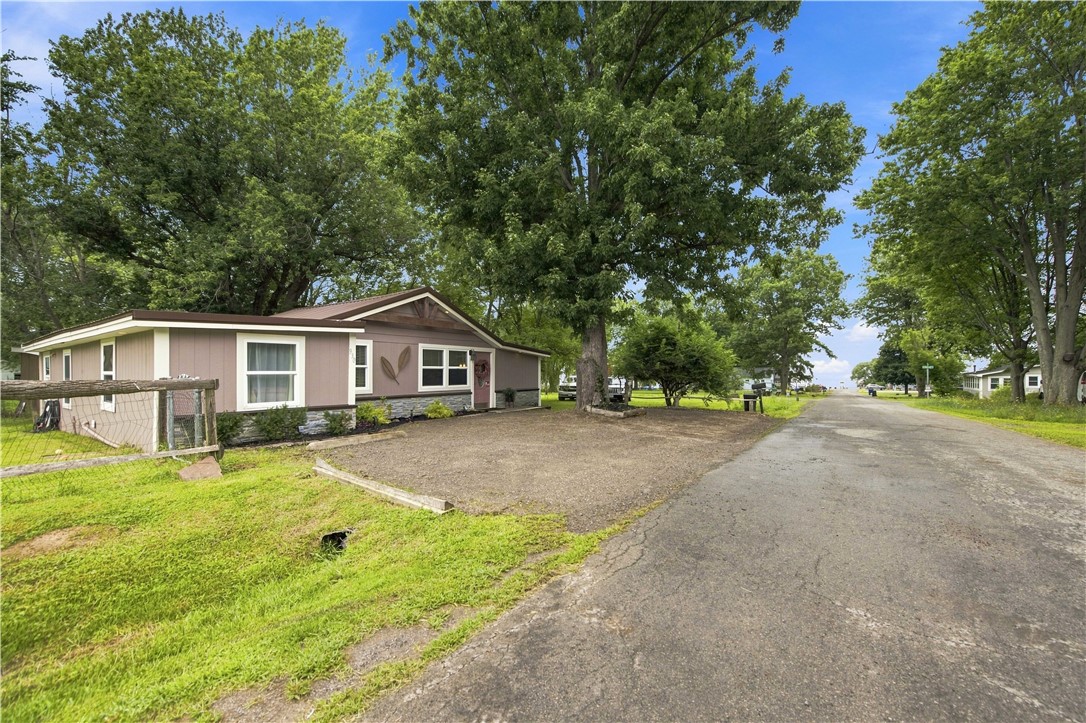 930 Sunset Beach Road Carlton, NY 14571 - Photo 3 of 28 Gallery Image 3