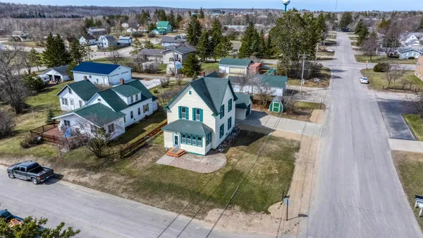 $136,000 | 103 Red Lake Avenue Southwest, Bagley, MN 56621