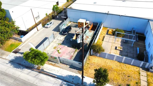 view of sitting area