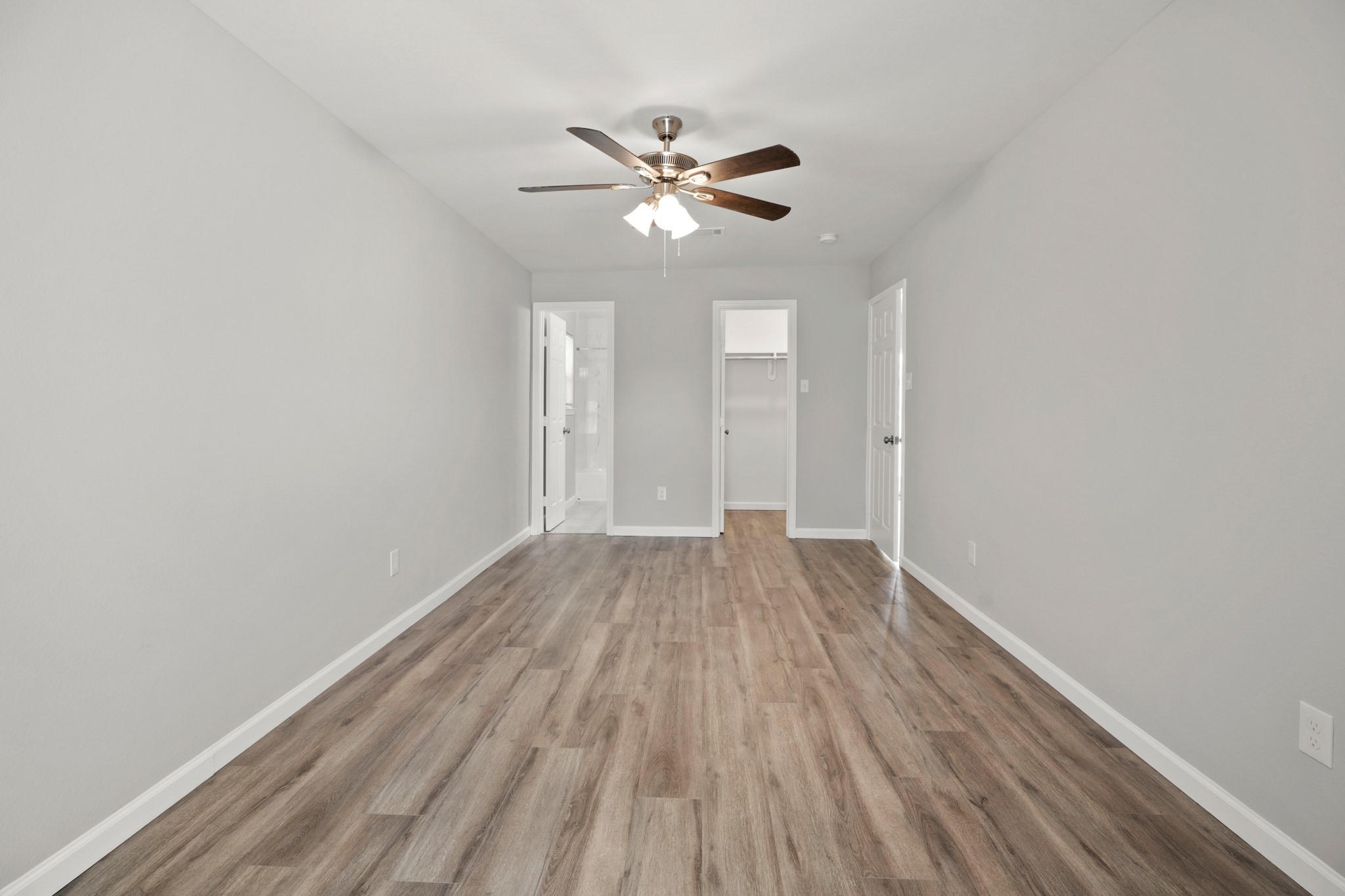 5123 Ridgeway Drive Houston, TX 77033 - Photo 9 of 21 This Primary Bedroom includes an en-suite bathroom, and a walk-in closet.