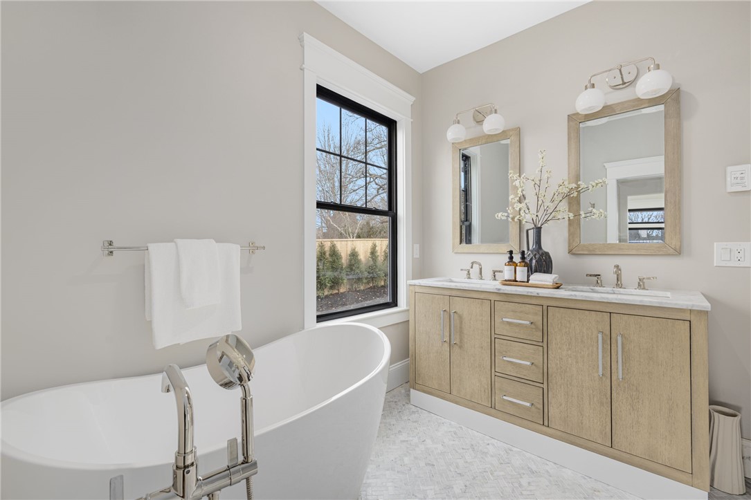 14 Kay Boulevard Middletown, RI 02842 - Photo 24 of 50 First Floor Bedroom En Suite bath