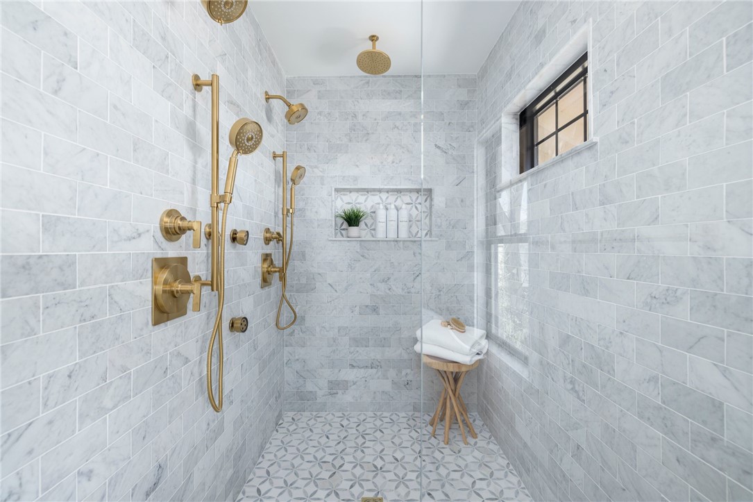 14 Kay Boulevard Middletown, RI 02842 - Photo 30 of 50 Primary Ensuite Bath