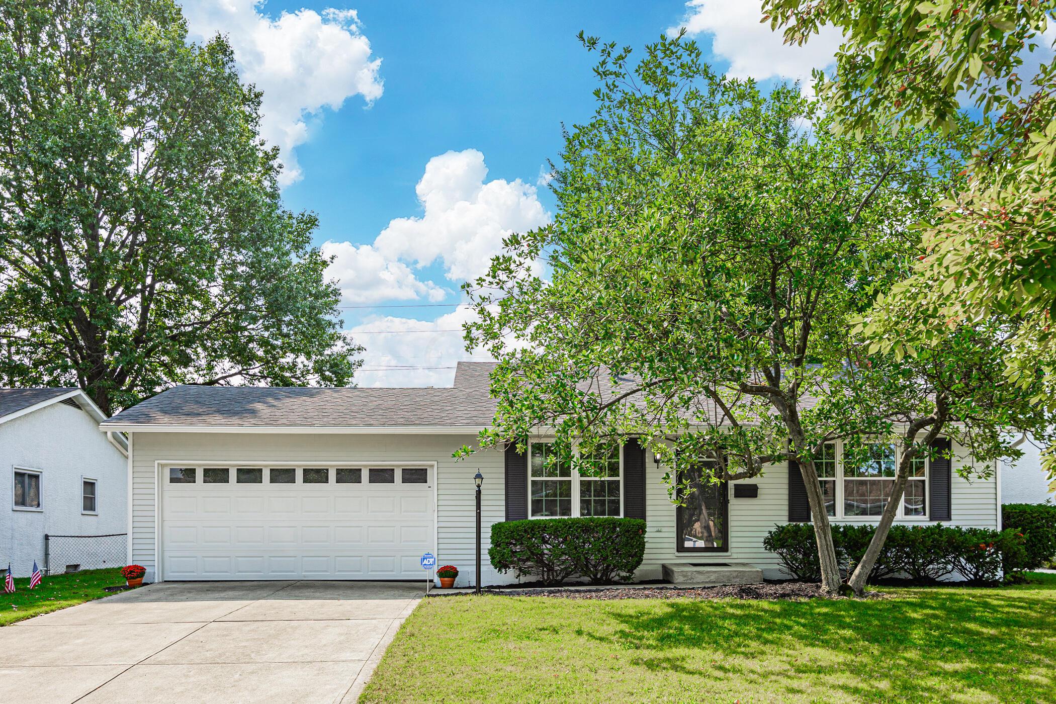1717 Norma Road Columbus, OH 43229 - Photo 4 of 58 1717 Norma Rd 003