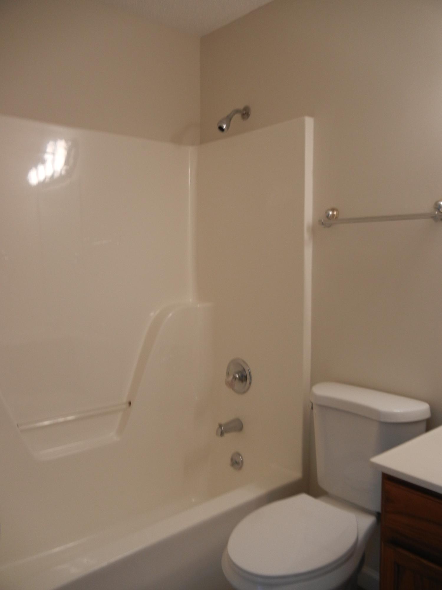 293 Lovin Farm Road Vonore, TN 37885 - Photo 14 of 17 Hall Bath