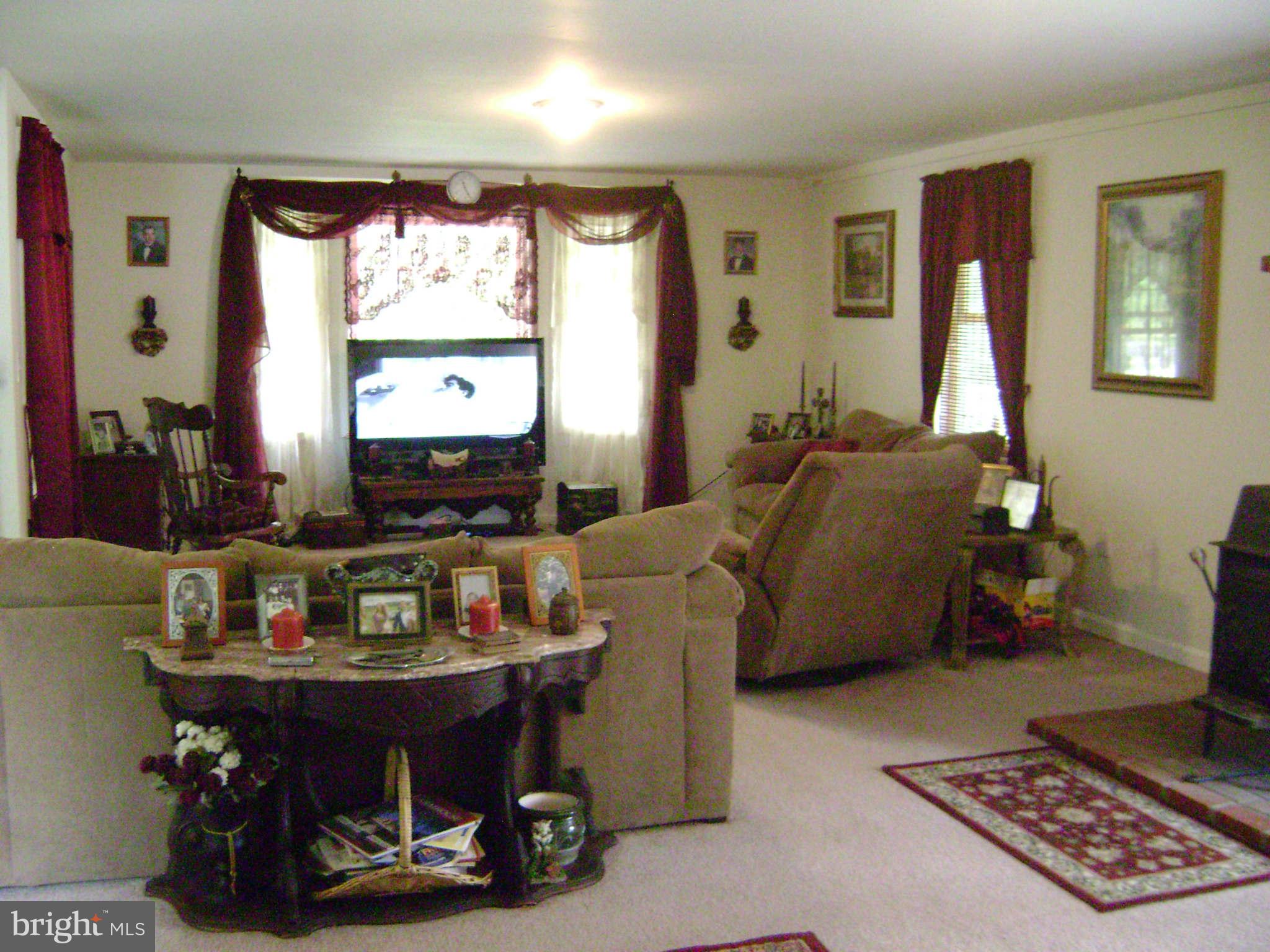 70 Flatwood Road Washington, VA 22747 - Photo 11 of 30 Living Room