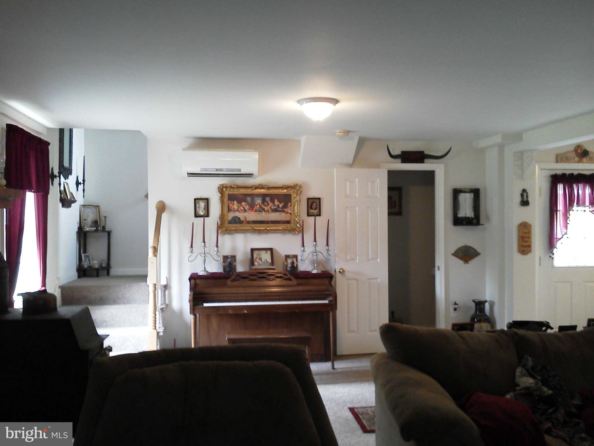 70 Flatwood Road Washington, VA 22747 - Photo 12 of 30 Living Room