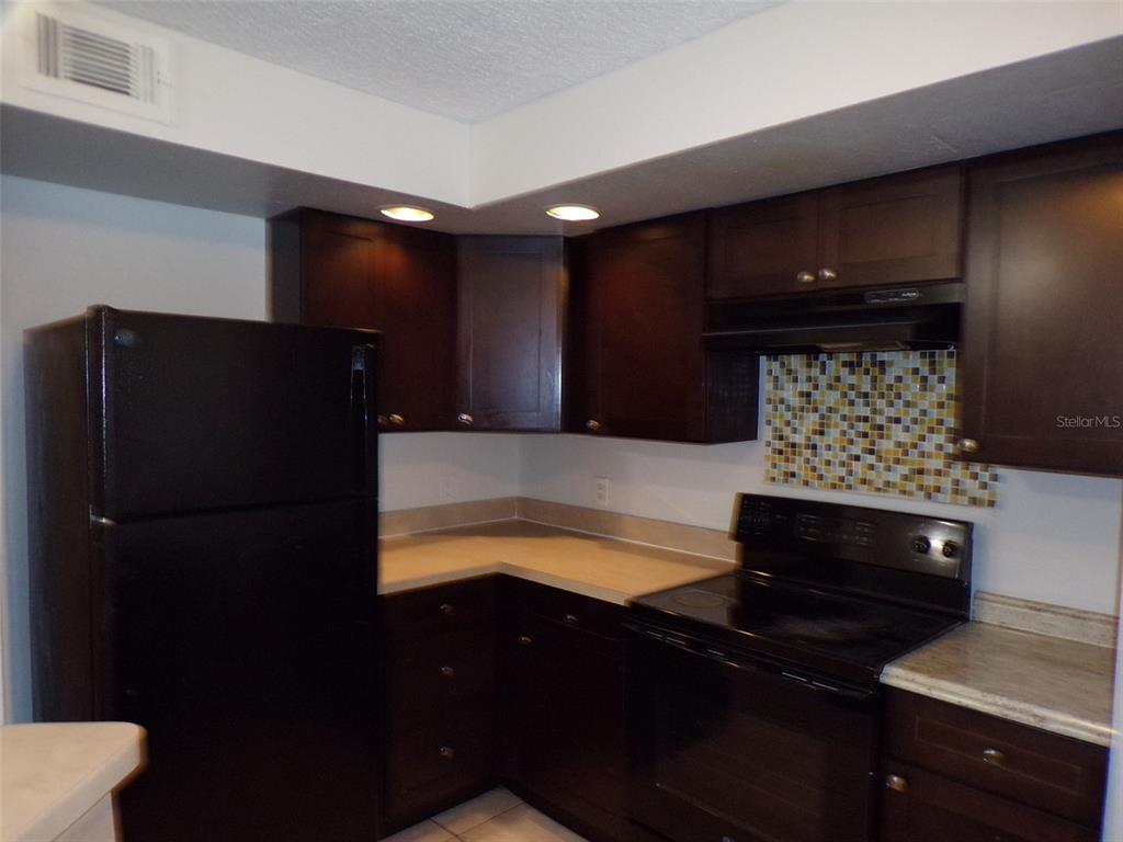 4518 Commander Drive, Unit 1921 Orlando, FL 32822 - Photo 13 of 18 a bathroom with a bathtub and a sink