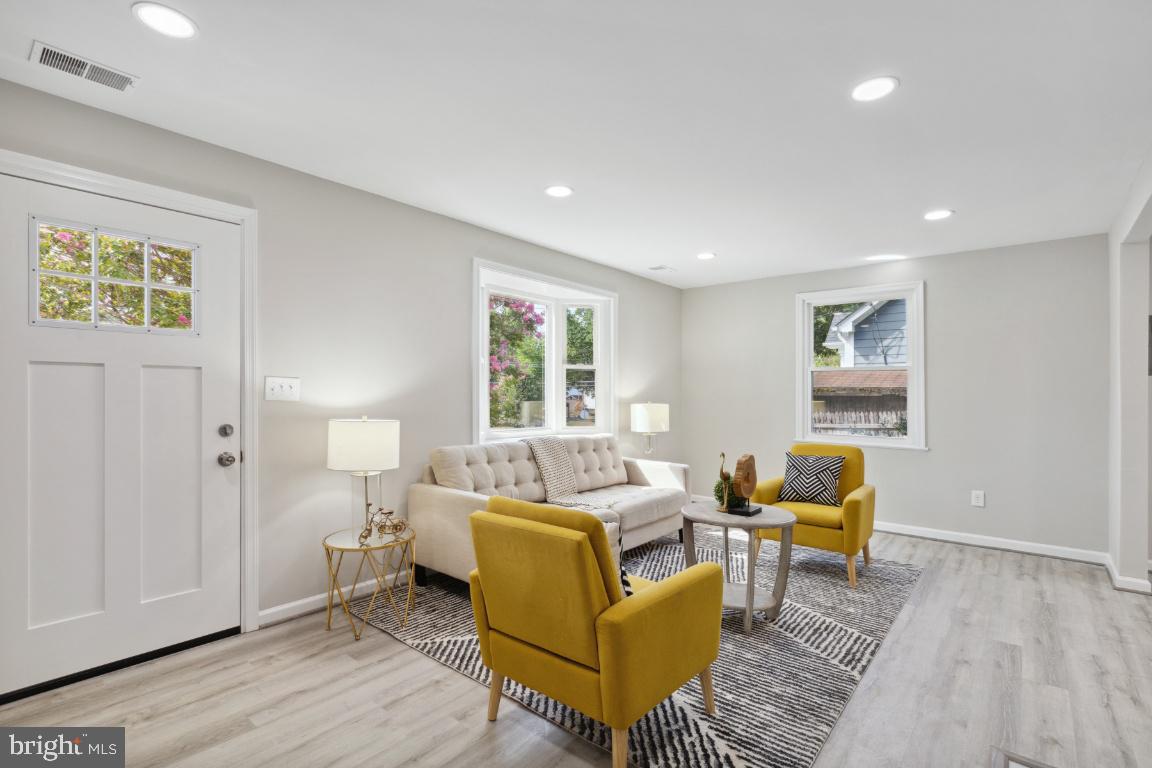6712 Barrett Road Falls Church, VA 22042 - Photo 3 of 45 Gallery Image 3