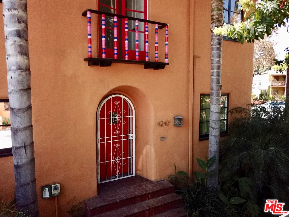 4247 9th Avenue Los Angeles, CA 90008 - Photo 11 of 45 a view of entryway with elevator