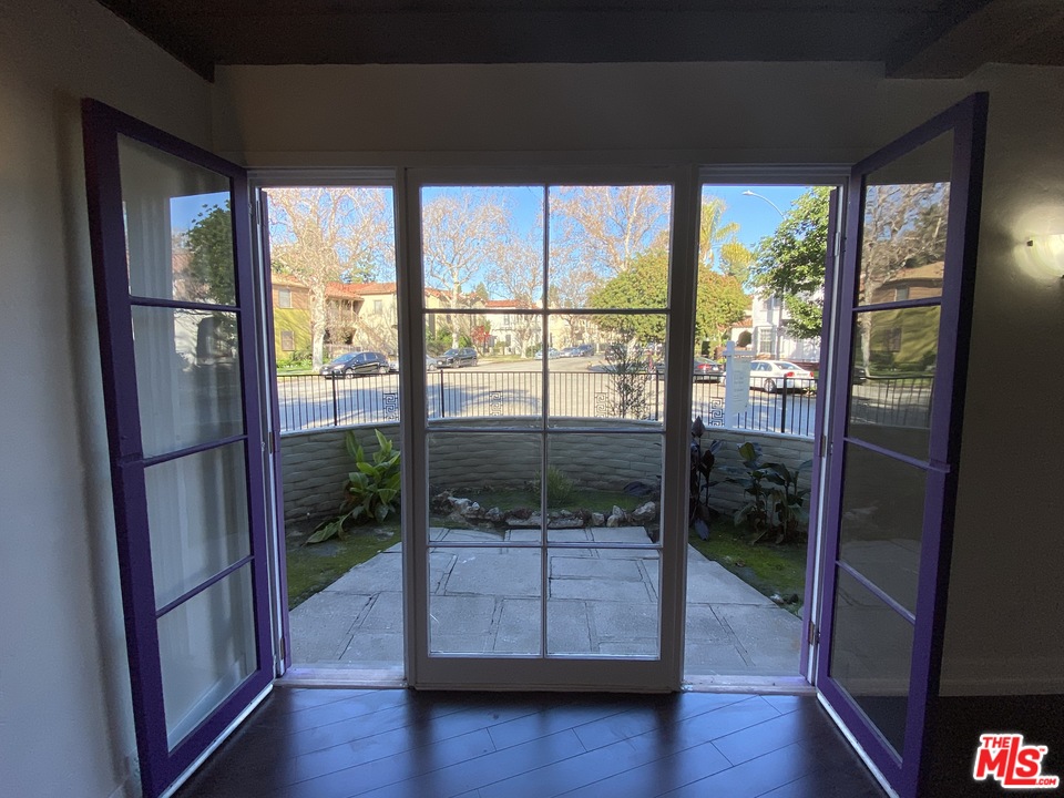 4247 9th Avenue Los Angeles, CA 90008 - Photo 15 of 45 a view of an empty room and wooden floor