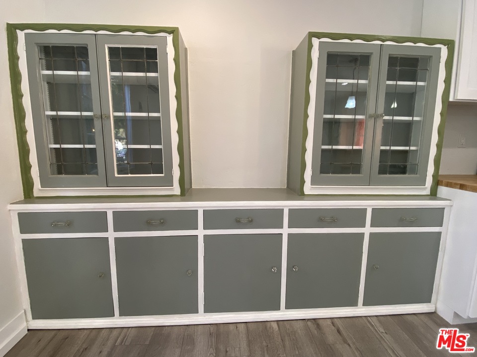 4247 9th Avenue Los Angeles, CA 90008 - Photo 20 of 45 a view of a window