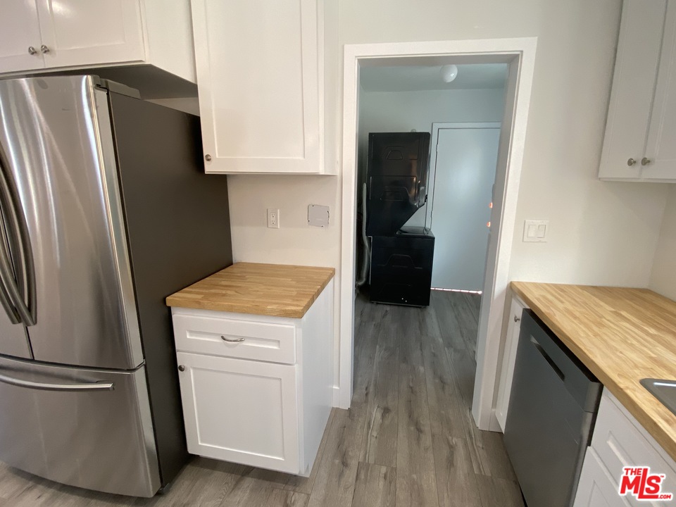 4247 9th Avenue Los Angeles, CA 90008 - Photo 22 of 45 a kitchen with a refrigerator sink and stove