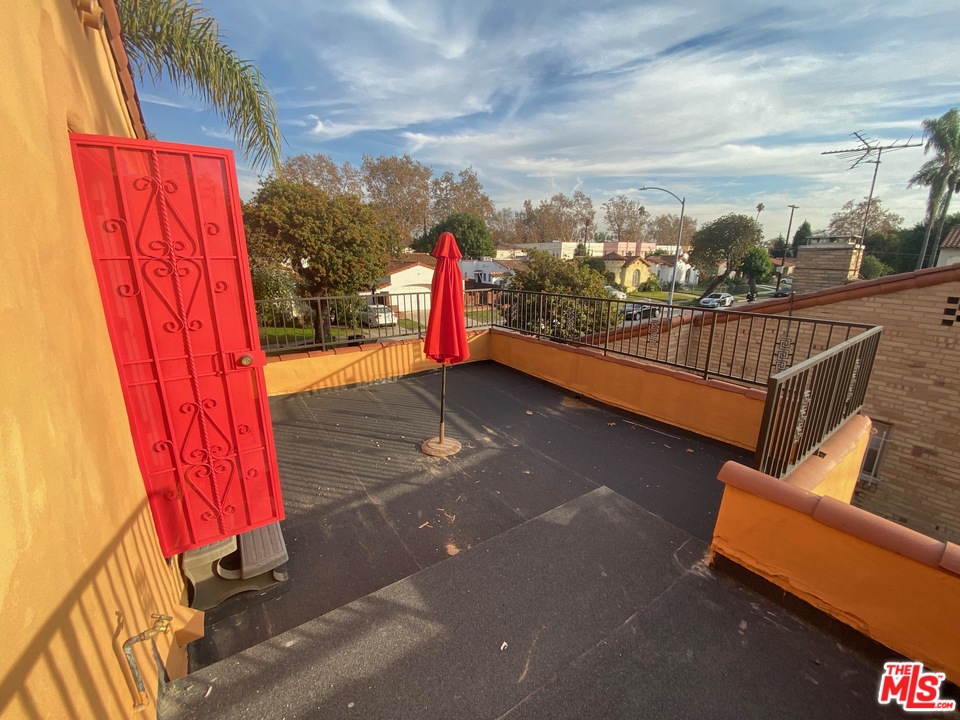 4247 9th Avenue Los Angeles, CA 90008 - Photo 37 of 45 a view of roof deck with two couches and wooden floor