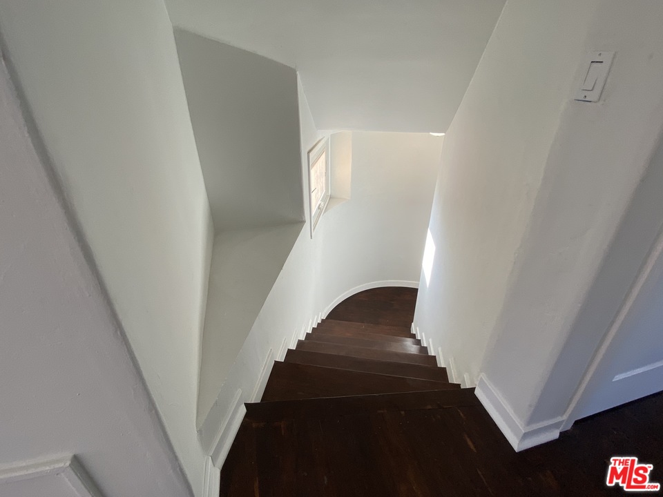 4247 9th Avenue Los Angeles, CA 90008 - Photo 41 of 45 a view of entryway