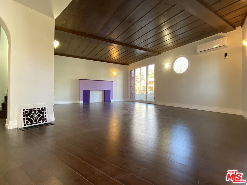 4247 9th Avenue Los Angeles, CA 90008 - Photo 5 of 45 an empty room with wooden floor