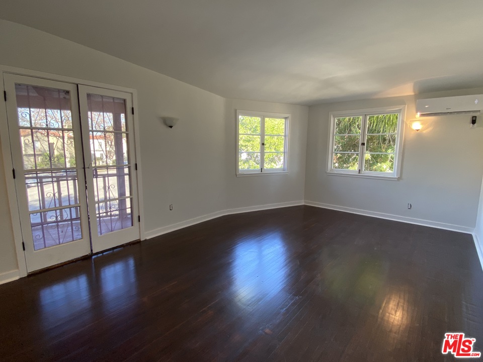 4247 9th Avenue Los Angeles, CA 90008 - Photo 6 of 45 a view of an empty room with wooden floor and a window