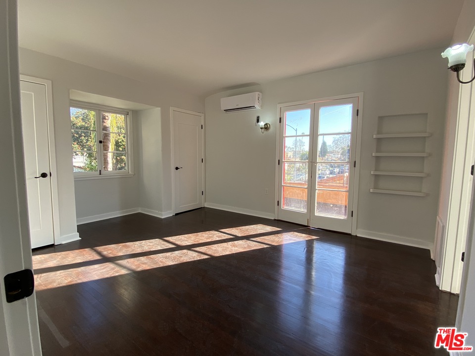 4247 9th Avenue Los Angeles, CA 90008 - Photo 8 of 45 a view of an empty room with wooden floor and a window