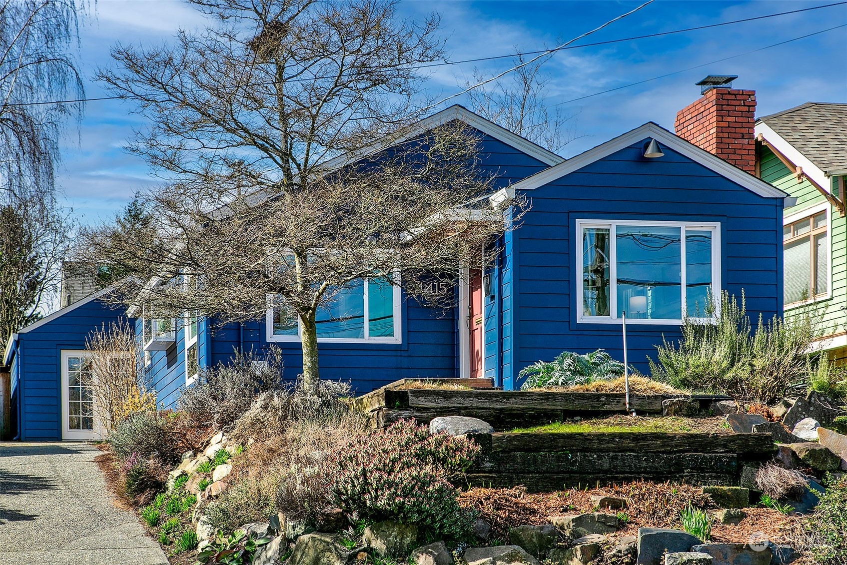 a view of a house with a yard