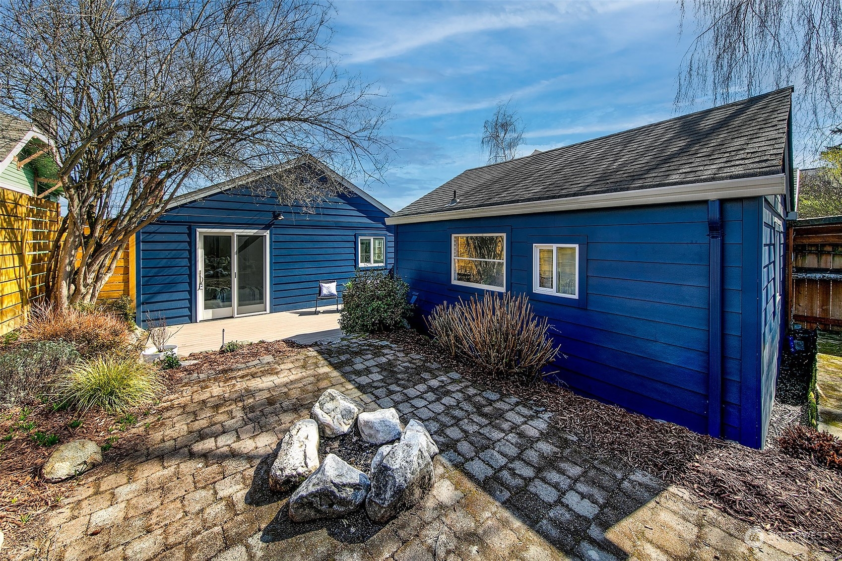 4415 Eastern Avenue North Seattle, WA 98103 - Photo 22 of 27 a backyard of a house