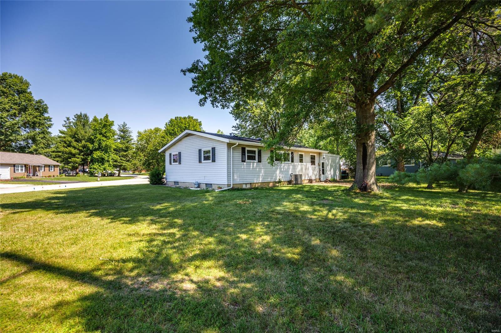 2 Birchwood Road Litchfield, IL 62056 - Photo 20 of 20 Gallery Image 20