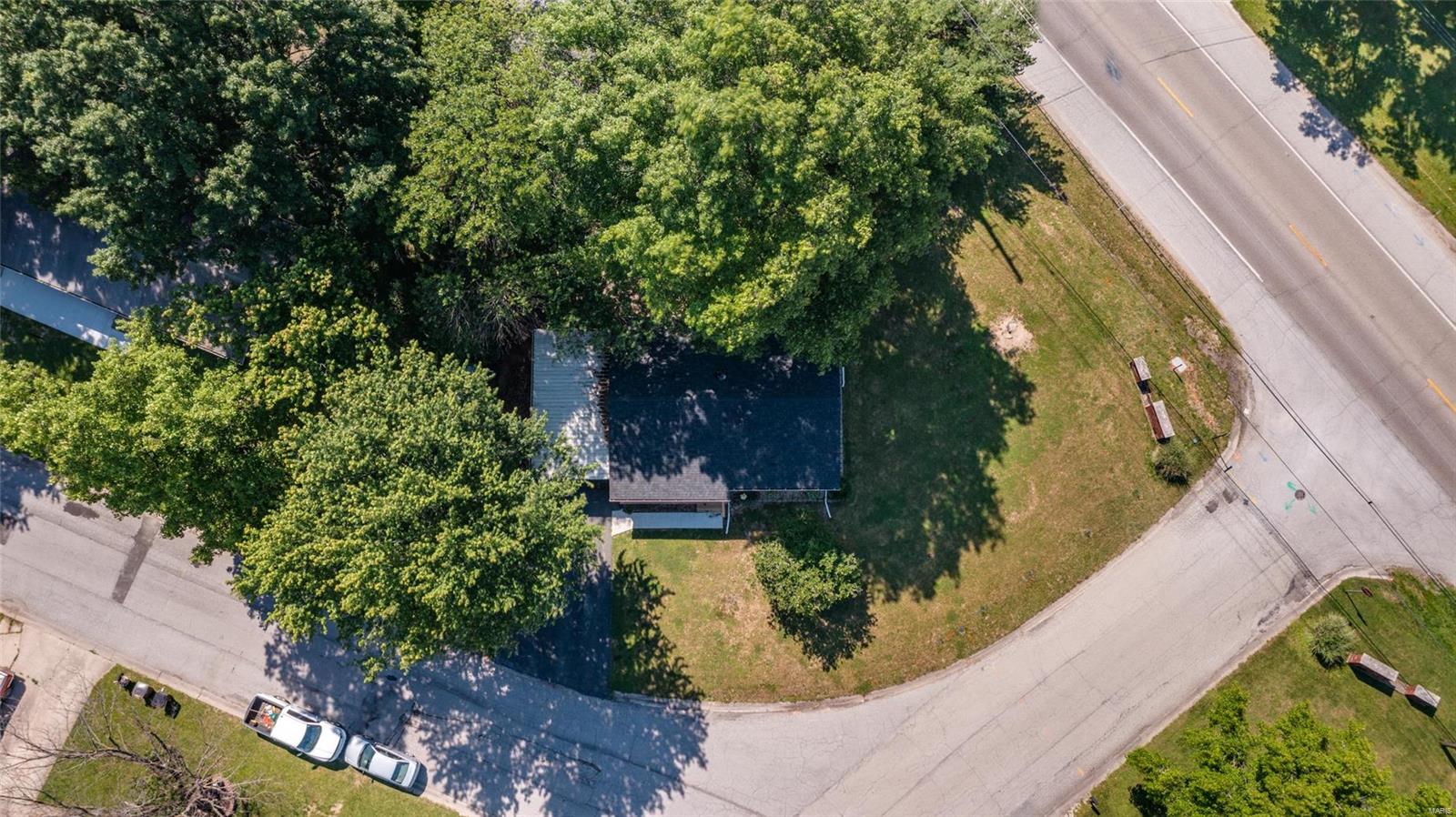 2 Birchwood Road Litchfield, IL 62056 - Photo 3 of 20 Gallery Image 3