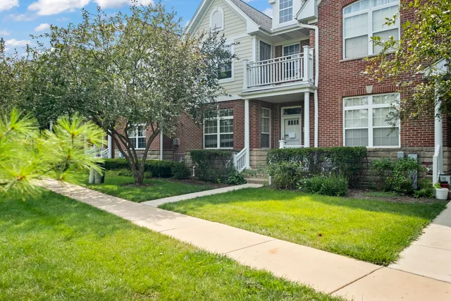 $440,500 | 1882 Keystone Place, Unit 1882, Schaumburg, IL 60193